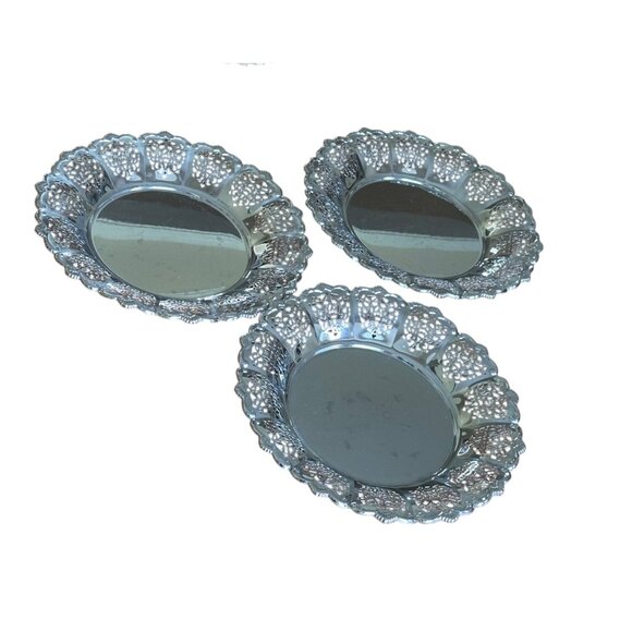 Silver-Plated Decorative Round Plates Set Of 3 With Filigree Edge Design - Picture 3 of 7